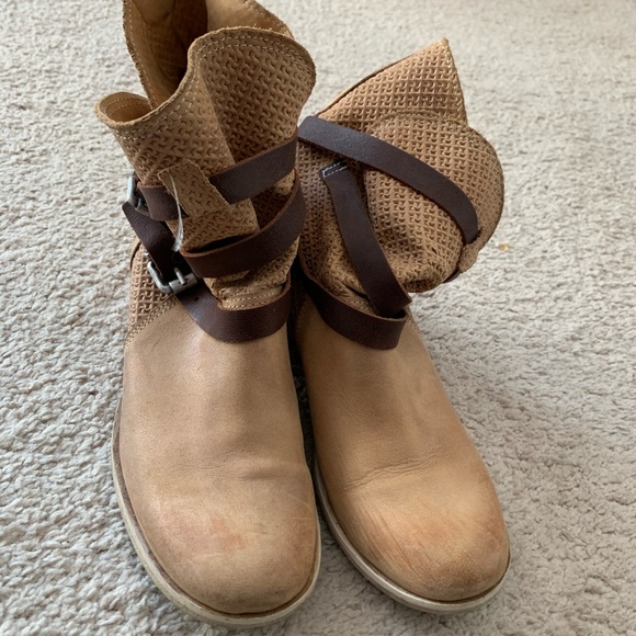 Authentic Italian Leather Textured Ankle Boot - Picture 3 of 4